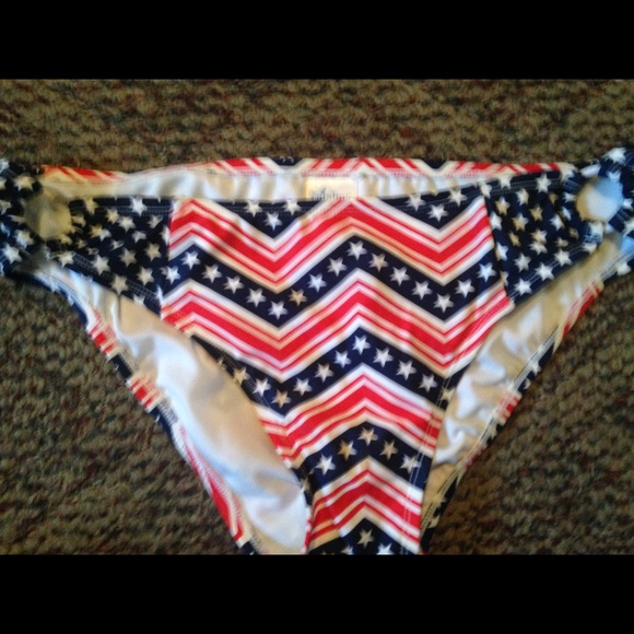 Bikini - Picture 3 of 3